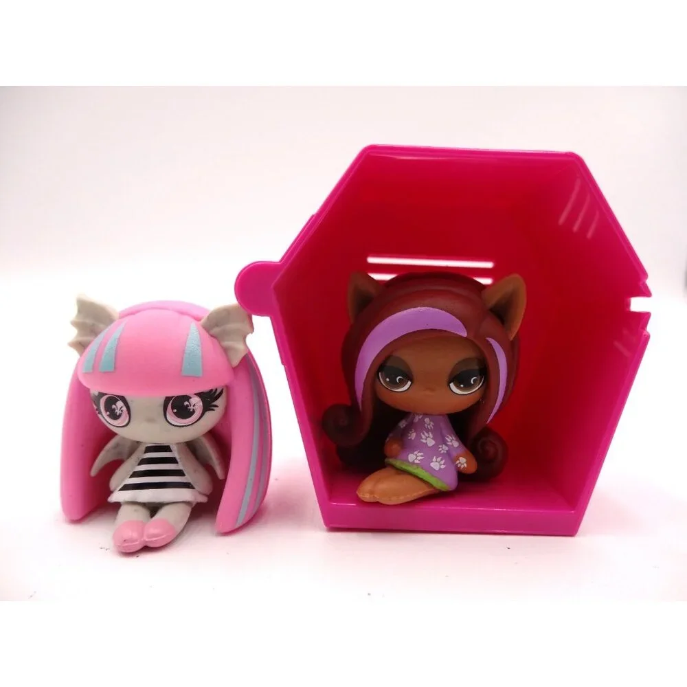 Monster High Minis Clawdeen Wolf Sleepover Ghouls Figure in Locker Rochelle Goyl